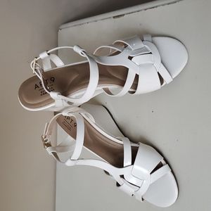 STILL SUMMER APT 9 WHITE WEDGE HEELS SIZE 7M